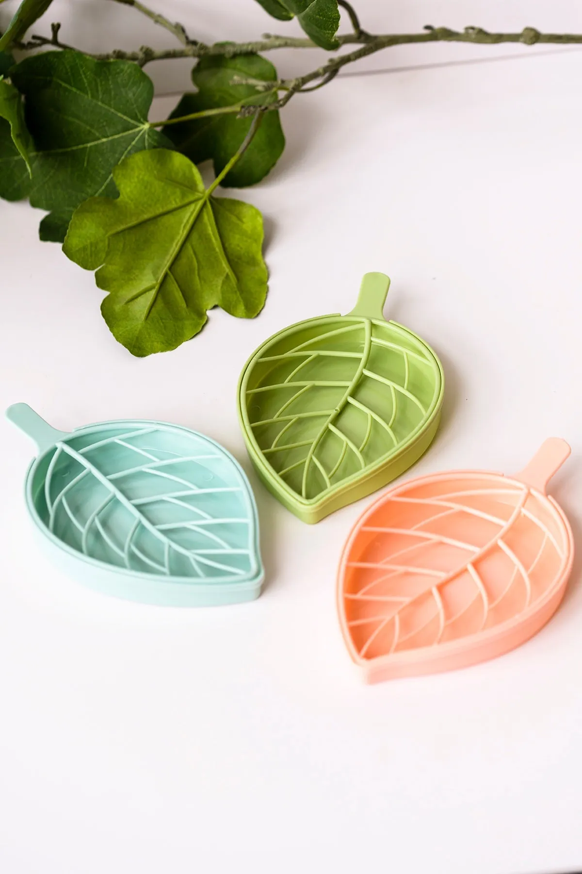 3 pack Vintage Leaf Shape Soap Dish with water catch