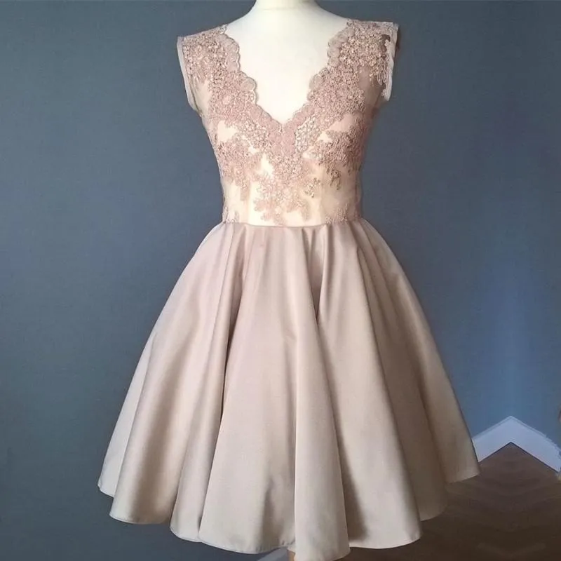 Elegant Lace V-neck Cap Sleeves Homecoming Dresses Short Cocktail Dress