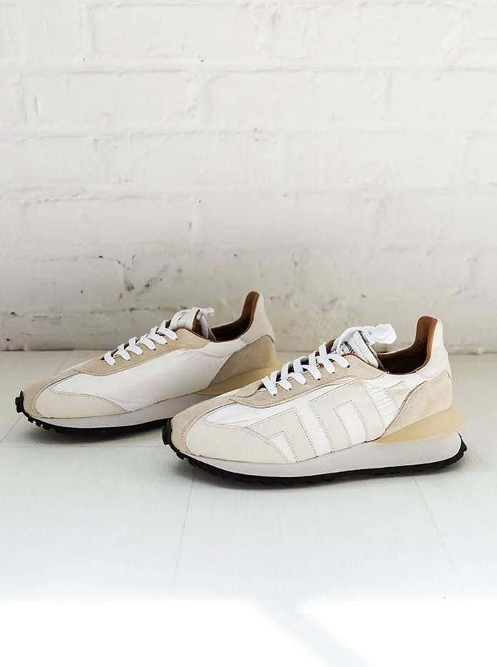 Esseutesse Runner Sneaker - Off-White