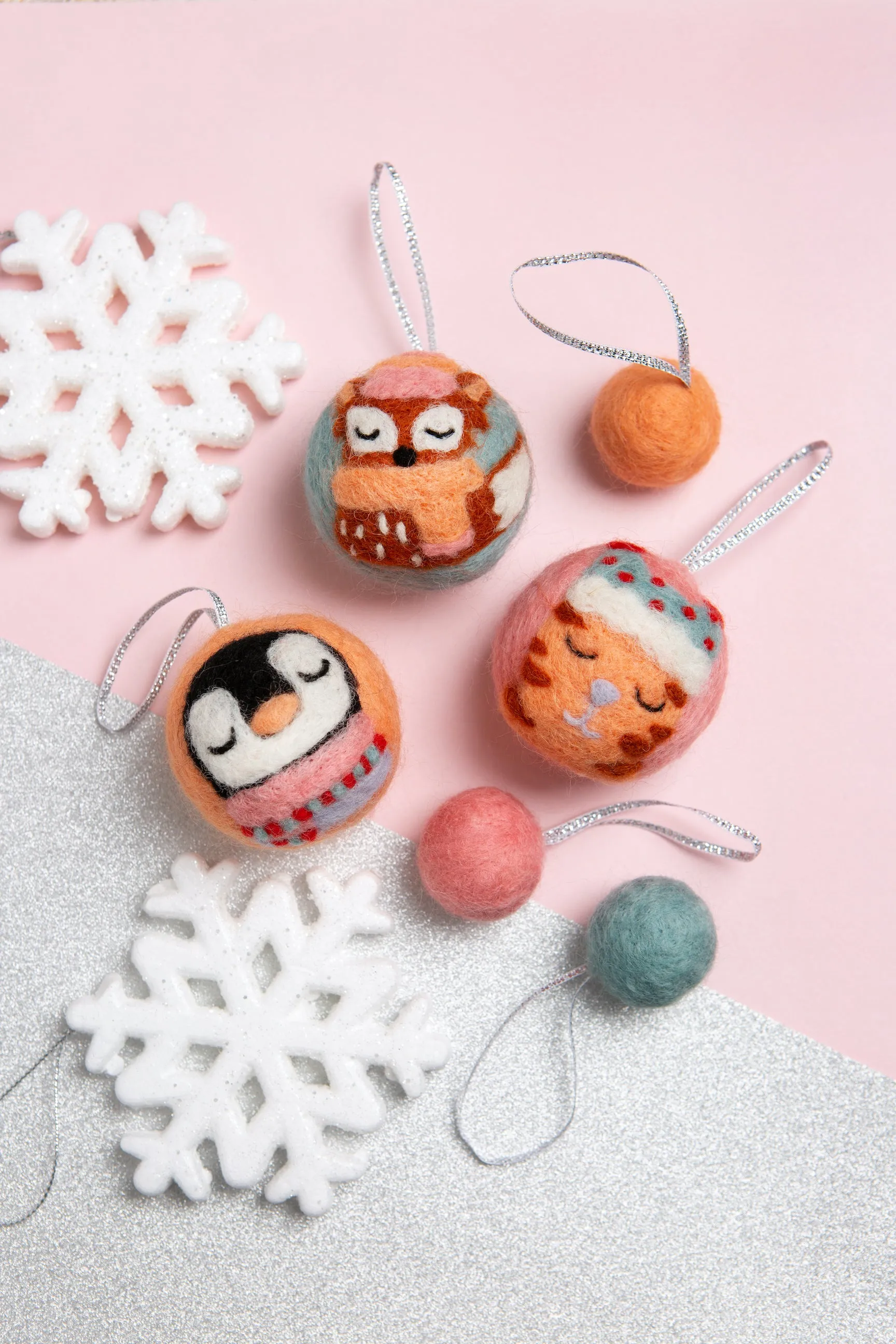 Hawthorn Handmade - Needle Felting Kit Animal Christmas Baubles